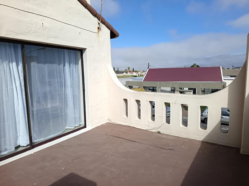 5 Bedroom Property for Sale in Grassy Park Western Cape